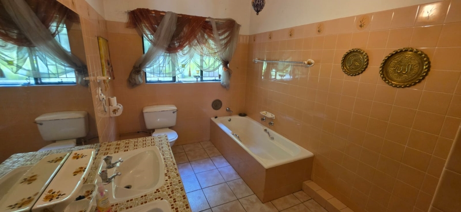 6 Bedroom Property for Sale in Wilkeville North West